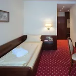 فندق Haus Am Zoo 3*